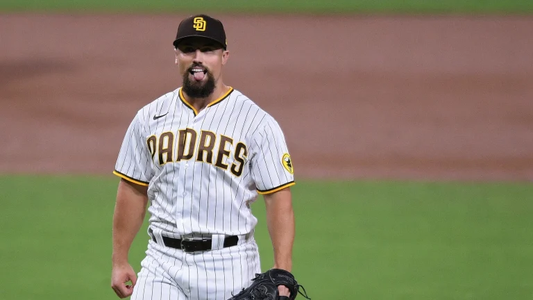 Former Padres Reliever Acquired in Big Trade Signs With White Sox