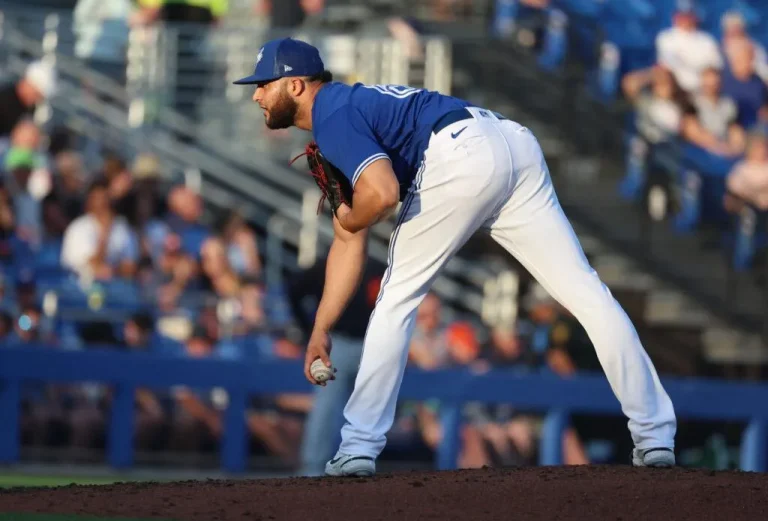 BREAKING: Former Toronto Blue Jays pitcher signs with the Kansas City Royals