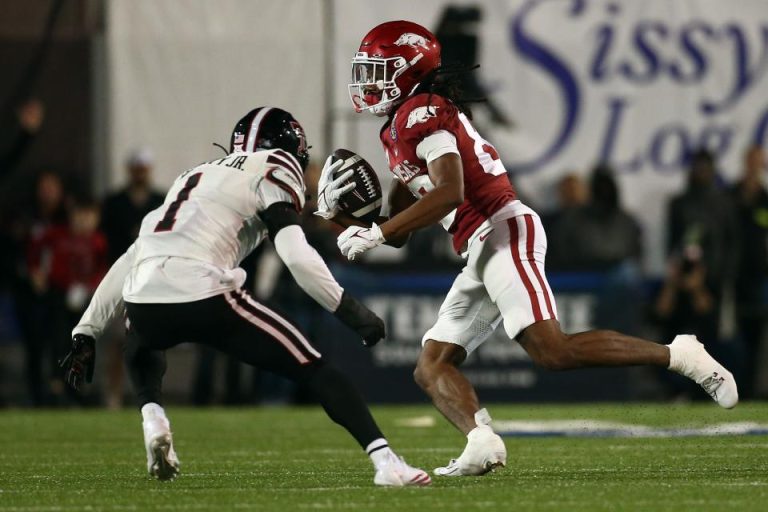 Arkansas football wide receiver Dazmin James will enter transfer portal