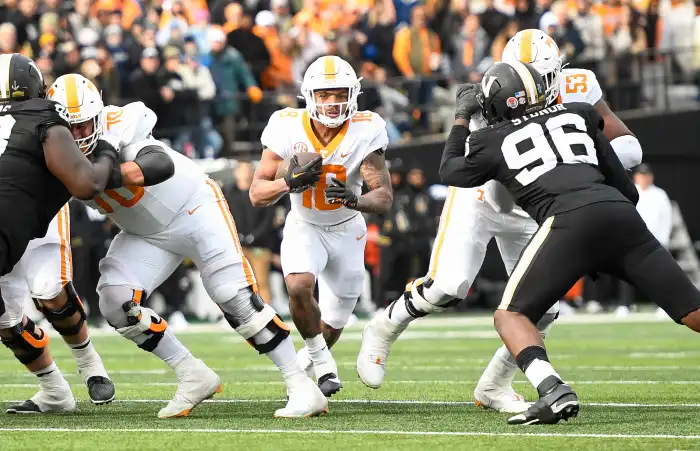 College football insider drops update on Tennessee Vols WR Mike Matthews on New Year’s Eve