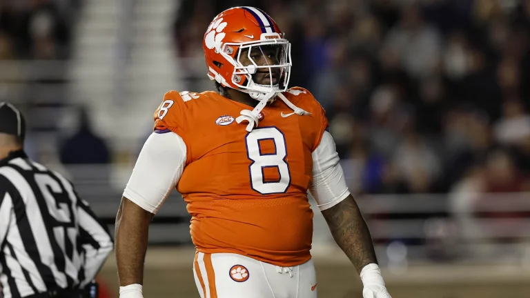 BREAKING: Clemson Tigers Veteran Defensive Lineman Departing Program, Enters Transfer Portal