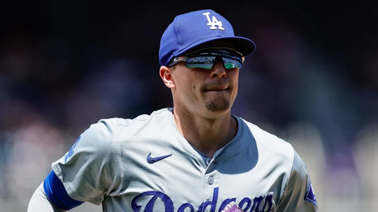 Philadelphia Phillies Linked To Los Angeles Dodgers Fan Favorite Utility Man