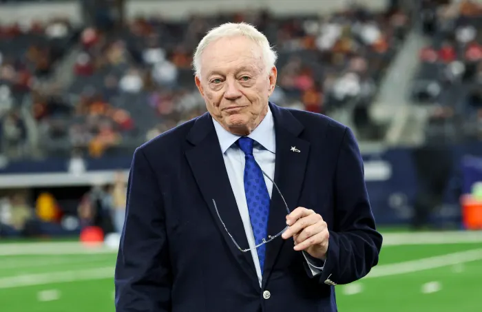 Cowboys Owner Jerry Jones Receives Clear Message From Fans at Texas-Ohio State Game