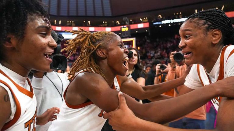 No. 2 Texas Longhorns Named USBWA Team Of The Week For Second-Straight Week