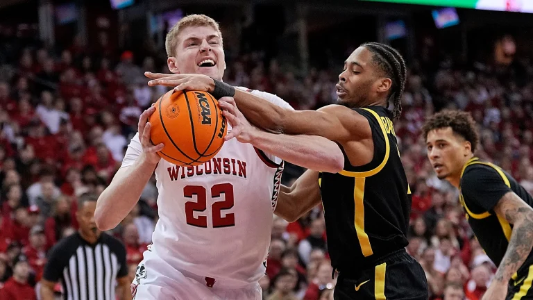 Wisconsin’s ranking in new AP Top 25 further proves fans overreacted to Oregon loss