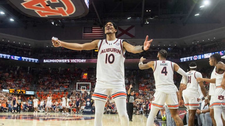 No. 1 Auburn Tigers Make a Believer Out of Ole Miss Coach Chris Beard