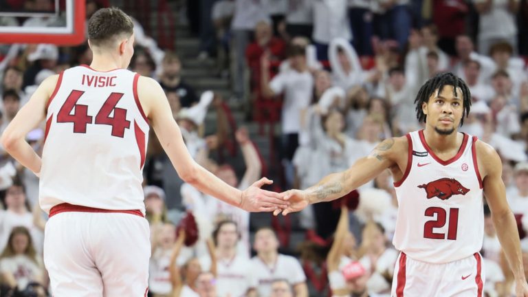 Arkansas beats Texas in OT to possibly revitalize NCAA Tournament hopes