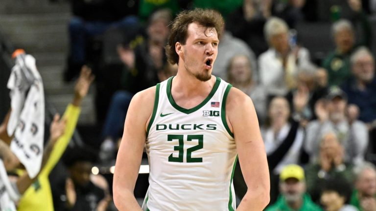 Oregon looking like dangerous NCAA Tournament team following upset road win at No. 11 Wisconsin