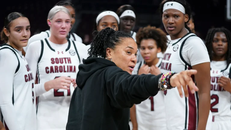 Dawn Staley secures commitment from No. 4 recruit, Agot Makeer