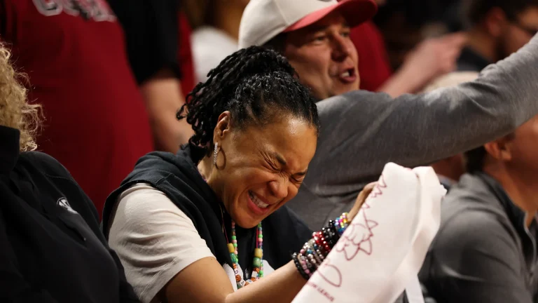 Spurs up, Horns down! South Carolina women’s basketball wins coin toss for No. 1 Seed