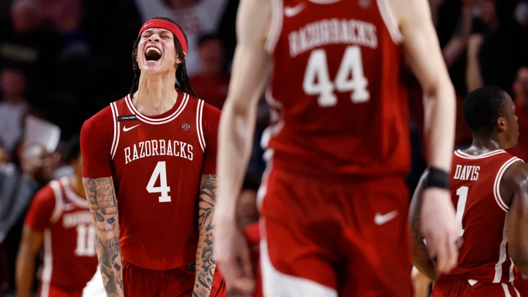 Vandy crumbles as Arkansas keeps its NCAA Tournament hopes alive