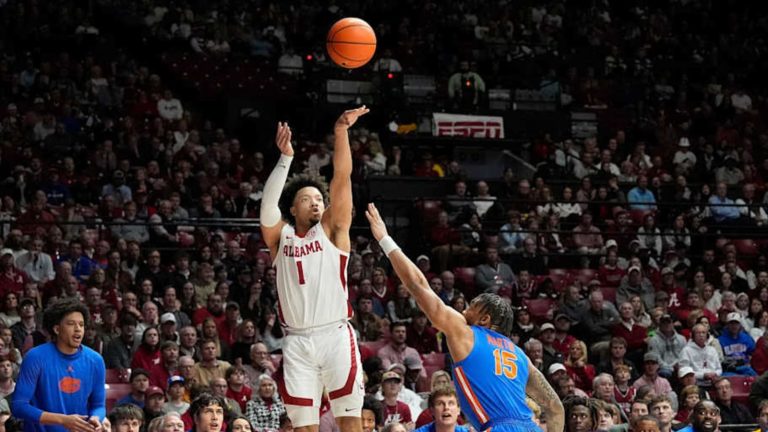 ‘Forever My Home’: Mark Sears Closes Coleman Coliseum Chapter with 30-Point Outing