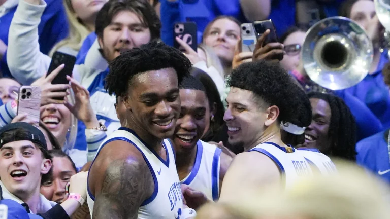 Parents’ hilarious split shirt you MUST see from Kentucky-Missouri game