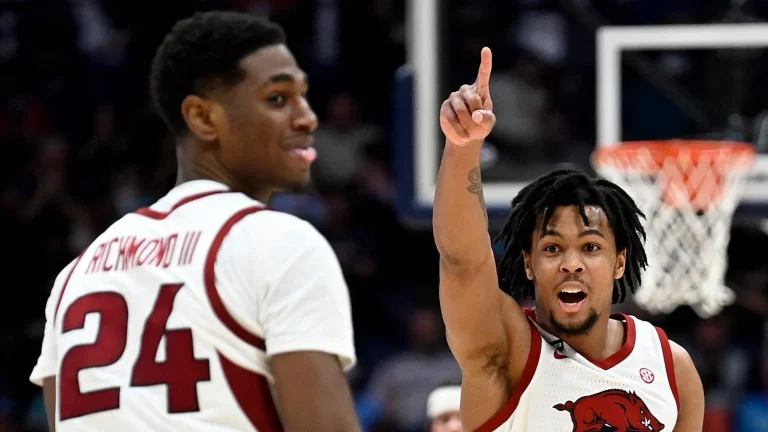 Arkansas blows massive first-half lead but escapes South Carolina