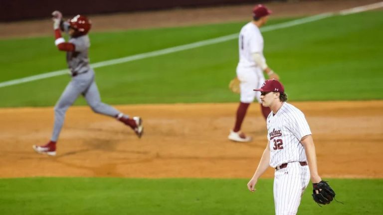 Stranded at home: South Carolina drops SEC baseball opener to Oklahoma