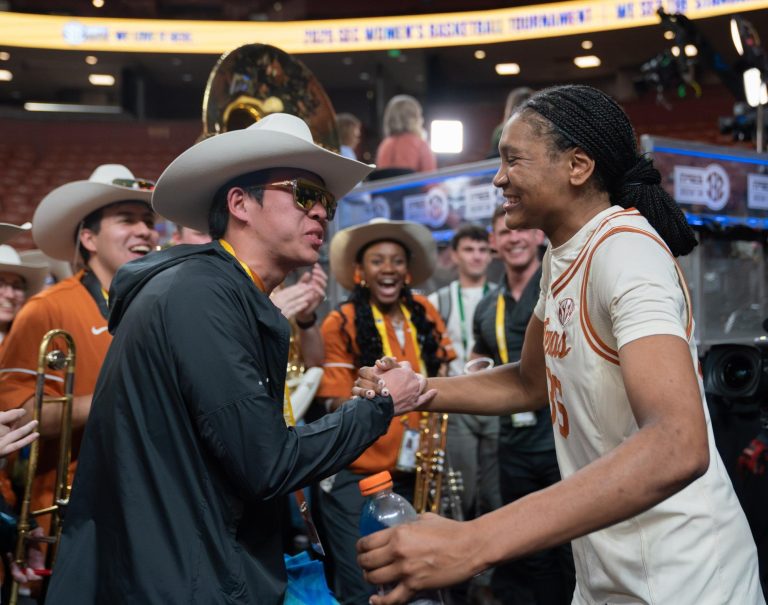 Texas still marching on to SEC Tournament championship after beating LSU