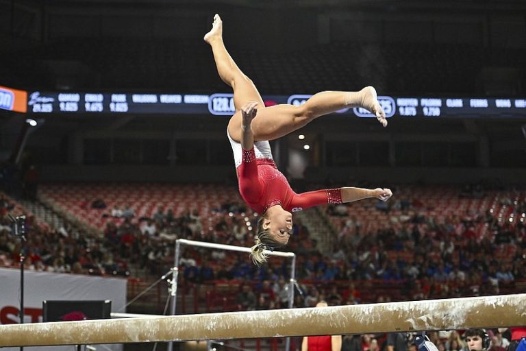 Record-tying beam score powers Arkansas gymnastics to 3rd-best team score in program history