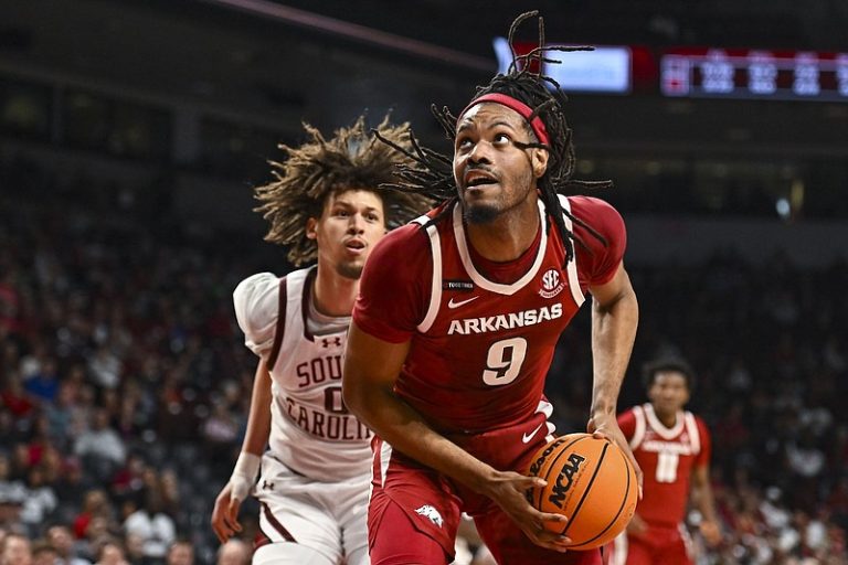 Arkansas basketball heads to high-flying Vanderbilt in need of good performance