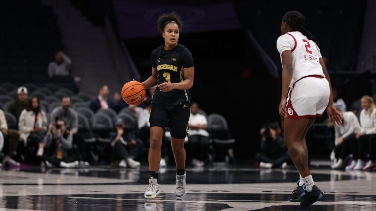 BASKETBALLMila Holloway powers fourth-quarter rally, locks up No. 5 seed in Big Ten Tournament