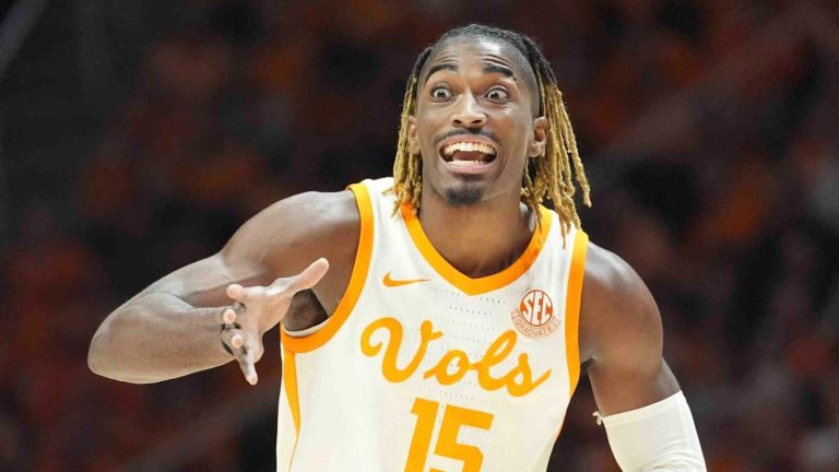 Watch: No. 6 Tennessee rings in March with game-winner vs. Alabama